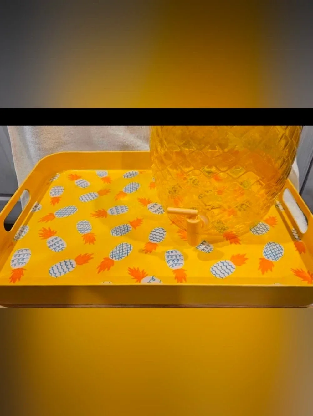 PINEAPPLE THEMED DRINK SERVING SET